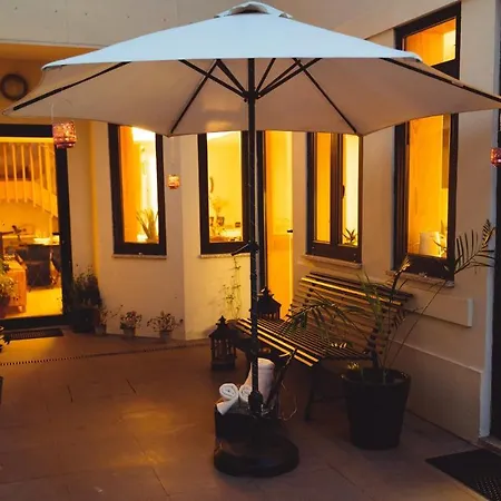 Feriehus Spacious House In + Garden Porto