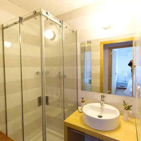 Semesterbostad Spacious House In + Garden